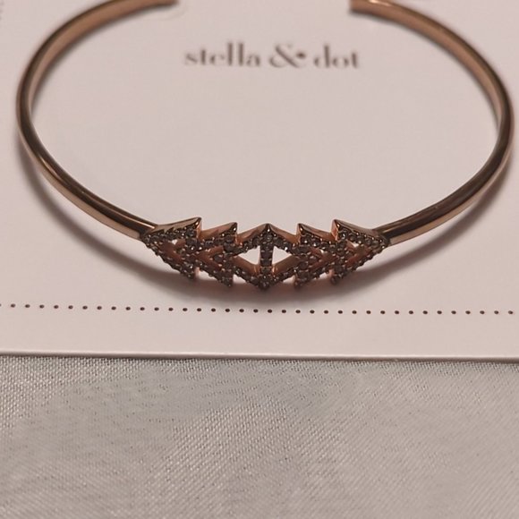 Stella and Dot Pavé Triangle Cuff rose-rold - Picture 2 of 3